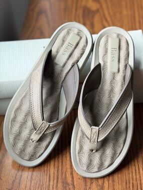 Bass Women's Tan Beige Flip Flop Sandals